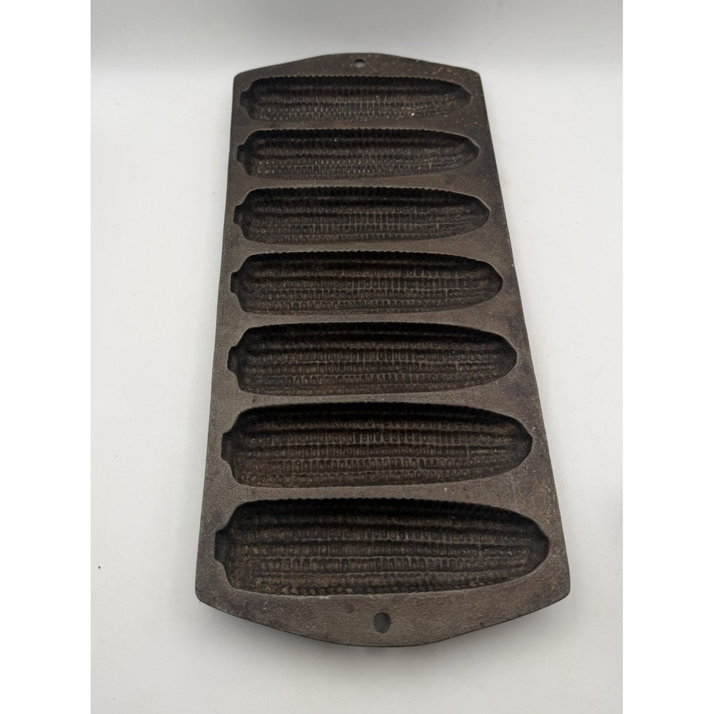 Vintage Cast Iron 7 Ear Cornbread Pan Corn Stick Mold Rustic Kitchen Bakeware